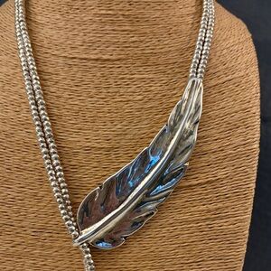 NWT , UNO de 50 Silver Feather Necklace